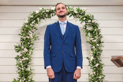 Lindo casamento realizado em petrópolis RJ no distrito de Nogueira por fotógrafos de casamento de vila velha fotógrafos de casamento de vitória espirito santo es com noivo noiva bride and groom , vestido e buquê e fotos de first look'