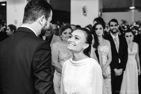 Lindo casamento realizado em petrópolis RJ no distrito de Nogueira por fotógrafos de casamento de vila velha fotógrafos de casamento de vitória espirito santo es com noivo noiva bride and groom , vestido e buquê e fotos de first look'