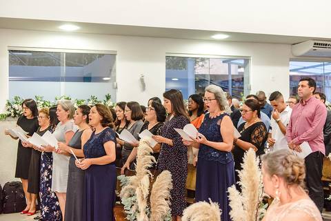 Lindo casamento realizado em petrópolis RJ no distrito de Nogueira por fotógrafos de casamento de vila velha fotógrafos de casamento de vitória espirito santo es com noivo noiva bride and groom , vestido e buquê e fotos de first look'
