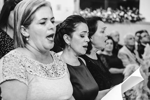 Lindo casamento realizado em petrópolis RJ no distrito de Nogueira por fotógrafos de casamento de vila velha fotógrafos de casamento de vitória espirito santo es com noivo noiva bride and groom , vestido e buquê e fotos de first look'