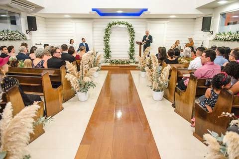 Lindo casamento realizado em petrópolis RJ no distrito de Nogueira por fotógrafos de casamento de vila velha fotógrafos de casamento de vitória espirito santo es com noivo noiva bride and groom , vestido e buquê e fotos de first look'