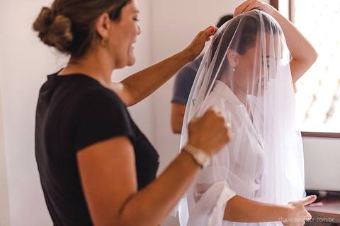 Lindo casamento realizado em petrópolis RJ no distrito de Nogueira por fotógrafos de casamento de vila velha fotógrafos de casamento de vitória espirito santo es com noivo noiva bride and groom , vestido e buquê e fotos de first look'