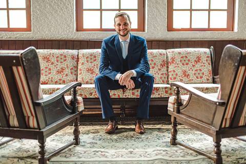 Lindo casamento realizado em petrópolis RJ no distrito de Nogueira por fotógrafos de casamento de vila velha fotógrafos de casamento de vitória espirito santo es com noivo noiva bride and groom , vestido e buquê e fotos de first look'