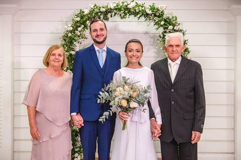 Lindo casamento realizado em petrópolis RJ no distrito de Nogueira por fotógrafos de casamento de vila velha fotógrafos de casamento de vitória espirito santo es com noivo noiva bride and groom , vestido e buquê e fotos de first look'
