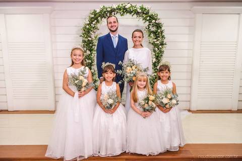 Lindo casamento realizado em petrópolis RJ no distrito de Nogueira por fotógrafos de casamento de vila velha fotógrafos de casamento de vitória espirito santo es com noivo noiva bride and groom , vestido e buquê e fotos de first look'