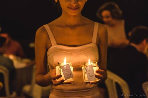 Lindo casamento realizado em petrópolis RJ no distrito de Nogueira por fotógrafos de casamento de vila velha fotógrafos de casamento de vitória espirito santo es com noivo noiva bride and groom , vestido e buquê e fotos de first look'