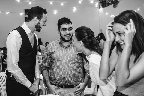 Lindo casamento realizado em petrópolis RJ no distrito de Nogueira por fotógrafos de casamento de vila velha fotógrafos de casamento de vitória espirito santo es com noivo noiva bride and groom , vestido e buquê e fotos de first look'