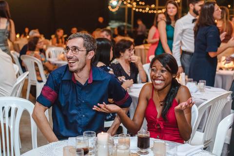 Lindo casamento realizado em petrópolis RJ no distrito de Nogueira por fotógrafos de casamento de vila velha fotógrafos de casamento de vitória espirito santo es com noivo noiva bride and groom , vestido e buquê e fotos de first look'