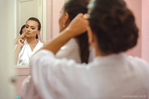 Lindo casamento realizado em petrópolis RJ no distrito de Nogueira por fotógrafos de casamento de vila velha fotógrafos de casamento de vitória espirito santo es com noivo noiva bride and groom , vestido e buquê e fotos de first look'
