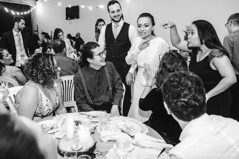 Lindo casamento realizado em petrópolis RJ no distrito de Nogueira por fotógrafos de casamento de vila velha fotógrafos de casamento de vitória espirito santo es com noivo noiva bride and groom , vestido e buquê e fotos de first look'