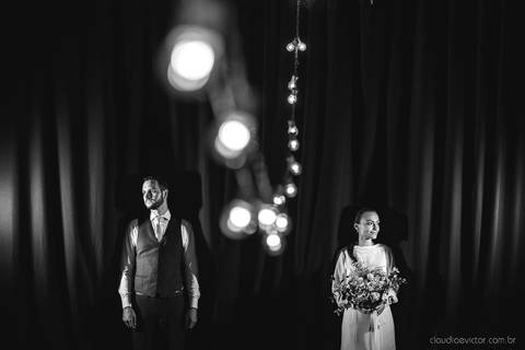 Lindo casamento realizado em petrópolis RJ no distrito de Nogueira por fotógrafos de casamento de vila velha fotógrafos de casamento de vitória espirito santo es com noivo noiva bride and groom , vestido e buquê e fotos de first look'