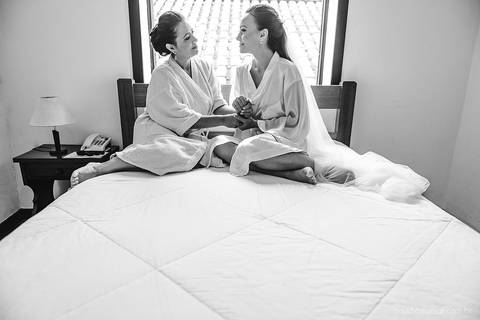 Lindo casamento realizado em petrópolis RJ no distrito de Nogueira por fotógrafos de casamento de vila velha fotógrafos de casamento de vitória espirito santo es com noivo noiva bride and groom , vestido e buquê e fotos de first look'