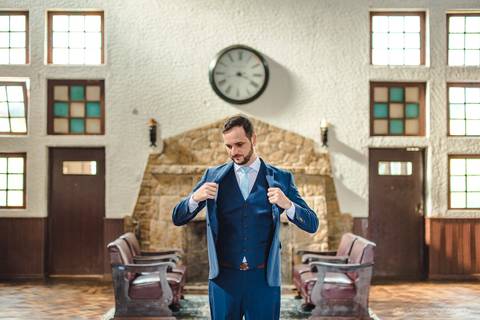 Lindo casamento realizado em petrópolis RJ no distrito de Nogueira por fotógrafos de casamento de vila velha fotógrafos de casamento de vitória espirito santo es com noivo noiva bride and groom , vestido e buquê e fotos de first look'