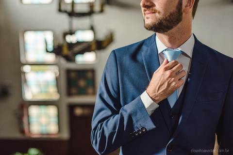 Lindo casamento realizado em petrópolis RJ no distrito de Nogueira por fotógrafos de casamento de vila velha fotógrafos de casamento de vitória espirito santo es com noivo noiva bride and groom , vestido e buquê e fotos de first look'
