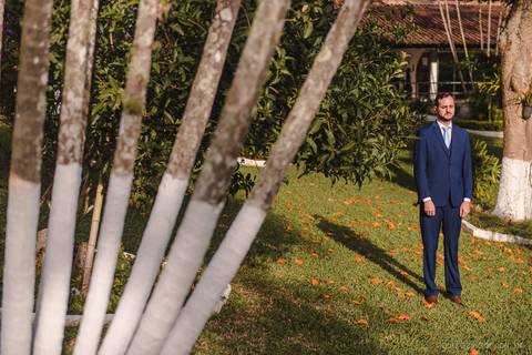 Lindo casamento realizado em petrópolis RJ no distrito de Nogueira por fotógrafos de casamento de vila velha fotógrafos de casamento de vitória espirito santo es com noivo noiva bride and groom , vestido e buquê e fotos de first look'