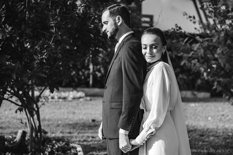 Lindo casamento realizado em petrópolis RJ no distrito de Nogueira por fotógrafos de casamento de vila velha fotógrafos de casamento de vitória espirito santo es com noivo noiva bride and groom , vestido e buquê e fotos de first look'