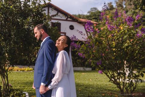 Lindo casamento realizado em petrópolis RJ no distrito de Nogueira por fotógrafos de casamento de vila velha fotógrafos de casamento de vitória espirito santo es com noivo noiva bride and groom , vestido e buquê e fotos de first look'