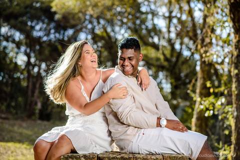 Lindo ensaio realizado no parque nacional do caparaó em alto caparaó MG feito por fotógrafos de casamento de vila velha fotógrafos de casamento de vitória fotógrafos de casamento de serra espirito santo es com noivo noiva e por do sol com cachoeira'