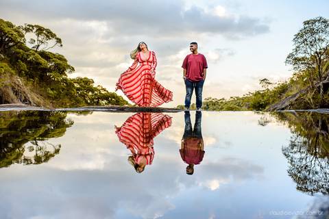 Lindo ensaio realizado no parque nacional do caparaó em alto caparaó MG feito por fotógrafos de casamento de vila velha fotógrafos de casamento de vitória fotógrafos de casamento de serra espirito santo es com noivo noiva e por do sol com cachoeira'