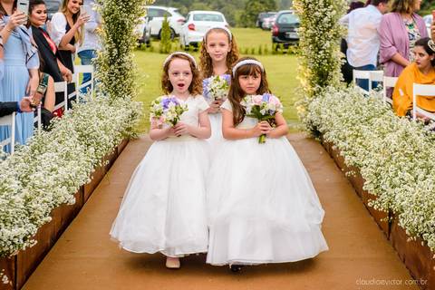 Lindo casamento nas montanhas  com neblina em santa teresa na casa santa teresa com noivo noiva buquê e vestido ao ar livre feito por fotógrafo de casamento de vila velha fotógrafo de casamento de vitória fotógrafo de casamento de serra espirito santo es'