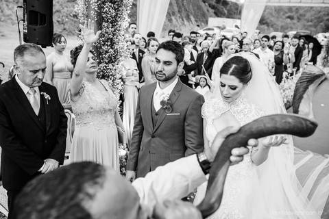 Lindo casamento nas montanhas  com neblina em santa teresa na casa santa teresa com noivo noiva buquê e vestido ao ar livre feito por fotógrafo de casamento de vila velha fotógrafo de casamento de vitória fotógrafo de casamento de serra espirito santo es'