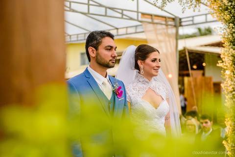 Lindo casamento nas montanhas  com neblina em santa teresa na casa santa teresa com noivo noiva buquê e vestido ao ar livre feito por fotógrafo de casamento de vila velha fotógrafo de casamento de vitória fotógrafo de casamento de serra espirito santo es'