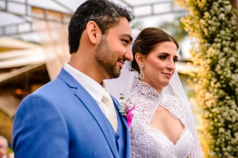 Lindo casamento nas montanhas  com neblina em santa teresa na casa santa teresa com noivo noiva buquê e vestido ao ar livre feito por fotógrafo de casamento de vila velha fotógrafo de casamento de vitória fotógrafo de casamento de serra espirito santo es'