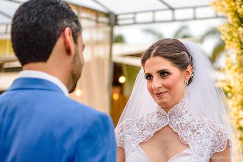 Lindo casamento nas montanhas  com neblina em santa teresa na casa santa teresa com noivo noiva buquê e vestido ao ar livre feito por fotógrafo de casamento de vila velha fotógrafo de casamento de vitória fotógrafo de casamento de serra espirito santo es'