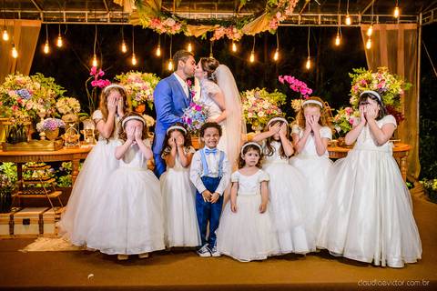 Lindo casamento nas montanhas  com neblina em santa teresa na casa santa teresa com noivo noiva buquê e vestido ao ar livre feito por fotógrafo de casamento de vila velha fotógrafo de casamento de vitória fotógrafo de casamento de serra espirito santo es'