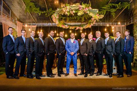 Lindo casamento nas montanhas  com neblina em santa teresa na casa santa teresa com noivo noiva buquê e vestido ao ar livre feito por fotógrafo de casamento de vila velha fotógrafo de casamento de vitória fotógrafo de casamento de serra espirito santo es'