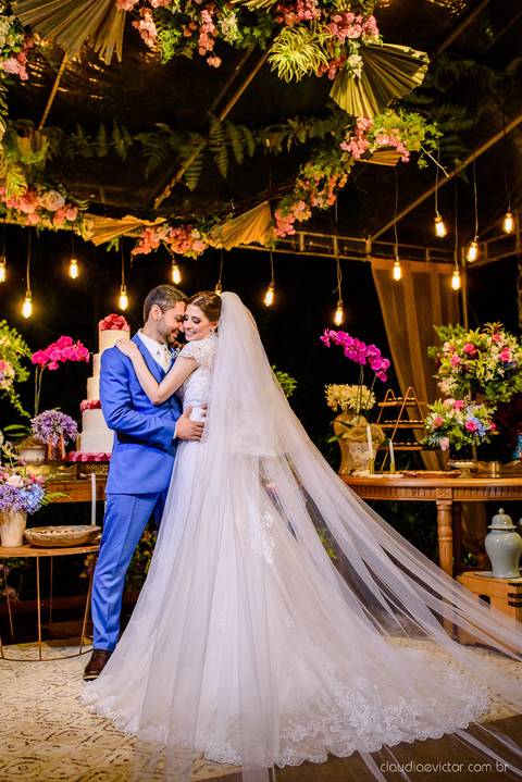 Lindo casamento nas montanhas  com neblina em santa teresa na casa santa teresa com noivo noiva buquê e vestido ao ar livre feito por fotógrafo de casamento de vila velha fotógrafo de casamento de vitória fotógrafo de casamento de serra espirito santo es'