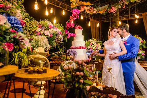 Lindo casamento nas montanhas  com neblina em santa teresa na casa santa teresa com noivo noiva buquê e vestido ao ar livre feito por fotógrafo de casamento de vila velha fotógrafo de casamento de vitória fotógrafo de casamento de serra espirito santo es'
