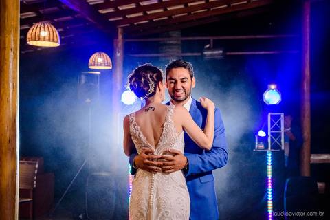 Lindo casamento nas montanhas  com neblina em santa teresa na casa santa teresa com noivo noiva buquê e vestido ao ar livre feito por fotógrafo de casamento de vila velha fotógrafo de casamento de vitória fotógrafo de casamento de serra espirito santo es'