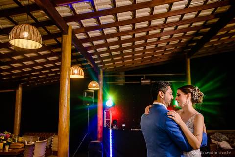 Lindo casamento nas montanhas  com neblina em santa teresa na casa santa teresa com noivo noiva buquê e vestido ao ar livre feito por fotógrafo de casamento de vila velha fotógrafo de casamento de vitória fotógrafo de casamento de serra espirito santo es'