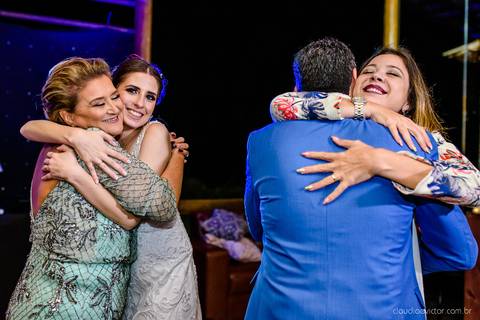 Lindo casamento nas montanhas  com neblina em santa teresa na casa santa teresa com noivo noiva buquê e vestido ao ar livre feito por fotógrafo de casamento de vila velha fotógrafo de casamento de vitória fotógrafo de casamento de serra espirito santo es'