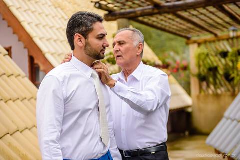 Lindo casamento nas montanhas  com neblina em santa teresa na casa santa teresa com noivo noiva buquê e vestido ao ar livre feito por fotógrafo de casamento de vila velha fotógrafo de casamento de vitória fotógrafo de casamento de serra espirito santo es'