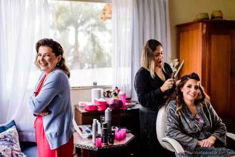 Lindo casamento nas montanhas  com neblina em santa teresa na casa santa teresa com noivo noiva buquê e vestido ao ar livre feito por fotógrafo de casamento de vila velha fotógrafo de casamento de vitória fotógrafo de casamento de serra espirito santo es'
