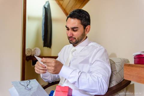 Lindo casamento nas montanhas  com neblina em santa teresa na casa santa teresa com noivo noiva buquê e vestido ao ar livre feito por fotógrafo de casamento de vila velha fotógrafo de casamento de vitória fotógrafo de casamento de serra espirito santo es'