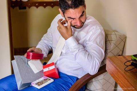 Lindo casamento nas montanhas  com neblina em santa teresa na casa santa teresa com noivo noiva buquê e vestido ao ar livre feito por fotógrafo de casamento de vila velha fotógrafo de casamento de vitória fotógrafo de casamento de serra espirito santo es'