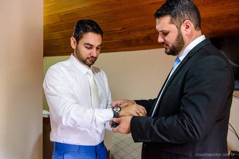 Lindo casamento nas montanhas  com neblina em santa teresa na casa santa teresa com noivo noiva buquê e vestido ao ar livre feito por fotógrafo de casamento de vila velha fotógrafo de casamento de vitória fotógrafo de casamento de serra espirito santo es'