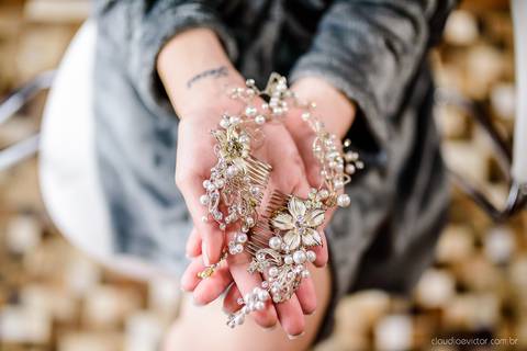 Lindo casamento nas montanhas  com neblina em santa teresa na casa santa teresa com noivo noiva buquê e vestido ao ar livre feito por fotógrafo de casamento de vila velha fotógrafo de casamento de vitória fotógrafo de casamento de serra espirito santo es'
