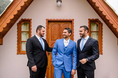 Lindo casamento nas montanhas  com neblina em santa teresa na casa santa teresa com noivo noiva buquê e vestido ao ar livre feito por fotógrafo de casamento de vila velha fotógrafo de casamento de vitória fotógrafo de casamento de serra espirito santo es'