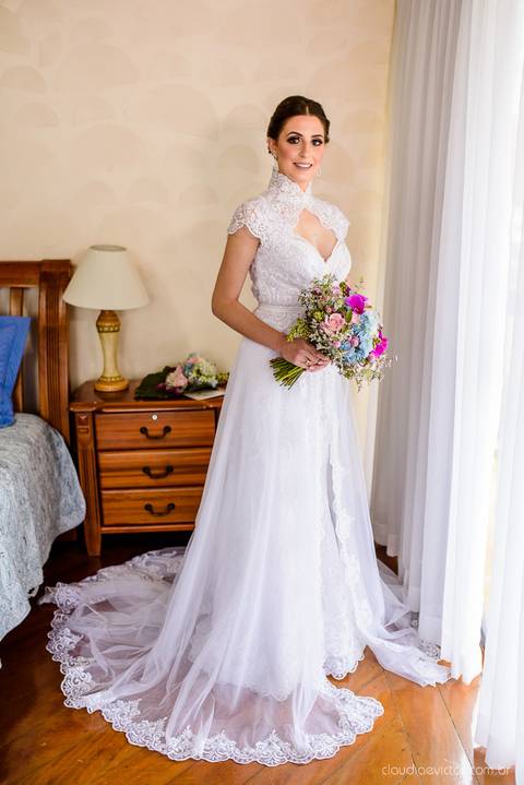 Lindo casamento nas montanhas  com neblina em santa teresa na casa santa teresa com noivo noiva buquê e vestido ao ar livre feito por fotógrafo de casamento de vila velha fotógrafo de casamento de vitória fotógrafo de casamento de serra espirito santo es'