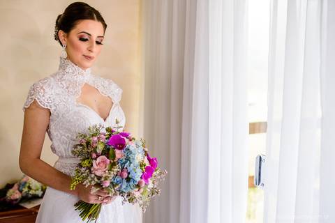 Lindo casamento nas montanhas  com neblina em santa teresa na casa santa teresa com noivo noiva buquê e vestido ao ar livre feito por fotógrafo de casamento de vila velha fotógrafo de casamento de vitória fotógrafo de casamento de serra espirito santo es'