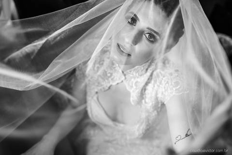 Lindo casamento nas montanhas  com neblina em santa teresa na casa santa teresa com noivo noiva buquê e vestido ao ar livre feito por fotógrafo de casamento de vila velha fotógrafo de casamento de vitória fotógrafo de casamento de serra espirito santo es'