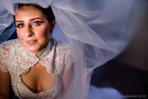 Lindo casamento nas montanhas  com neblina em santa teresa na casa santa teresa com noivo noiva buquê e vestido ao ar livre feito por fotógrafo de casamento de vila velha fotógrafo de casamento de vitória fotógrafo de casamento de serra espirito santo es'