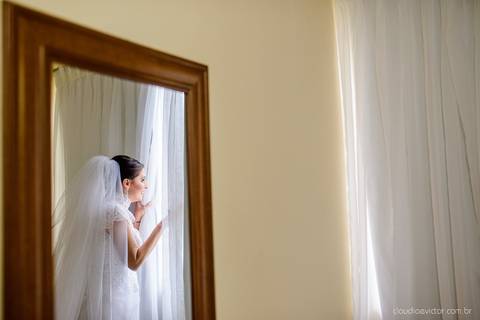 Lindo casamento nas montanhas  com neblina em santa teresa na casa santa teresa com noivo noiva buquê e vestido ao ar livre feito por fotógrafo de casamento de vila velha fotógrafo de casamento de vitória fotógrafo de casamento de serra espirito santo es'