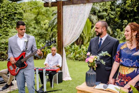fotógrafo de casamento vitória es vix Lindo casamento ao ar livre com noivo noiva e vestido de noiva no sitio paraíso de barcelona serra feito por fotógrafos de casamento de vila velha espirito santo es com pista de dança músicos e making of da noiva'