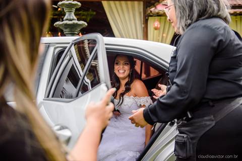 fotógrafo de casamento vitória es vix Lindo casamento ao ar livre com noivo noiva e vestido de noiva no sitio paraíso de barcelona serra feito por fotógrafos de casamento de vila velha espirito santo es com pista de dança músicos e making of da noiva'