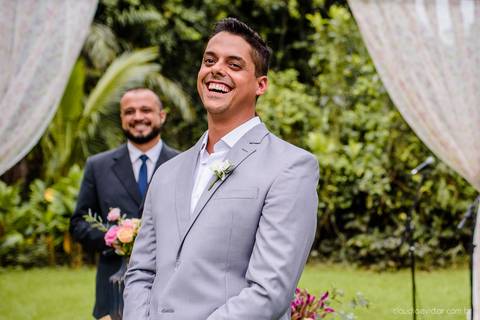 fotógrafo de casamento vitória es vix Lindo casamento ao ar livre com noivo noiva e vestido de noiva no sitio paraíso de barcelona serra feito por fotógrafos de casamento de vila velha espirito santo es com pista de dança músicos e making of da noiva'